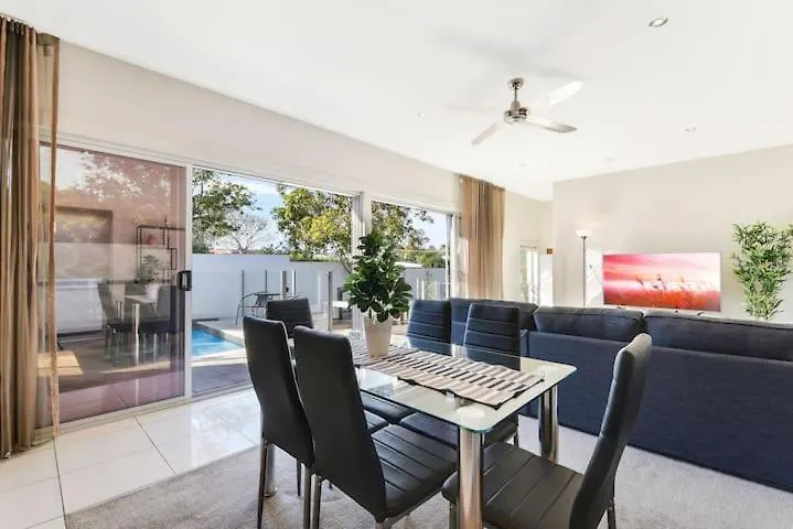 Twelve At 12 Private Central Maroochydore 0*,  Ausztrália